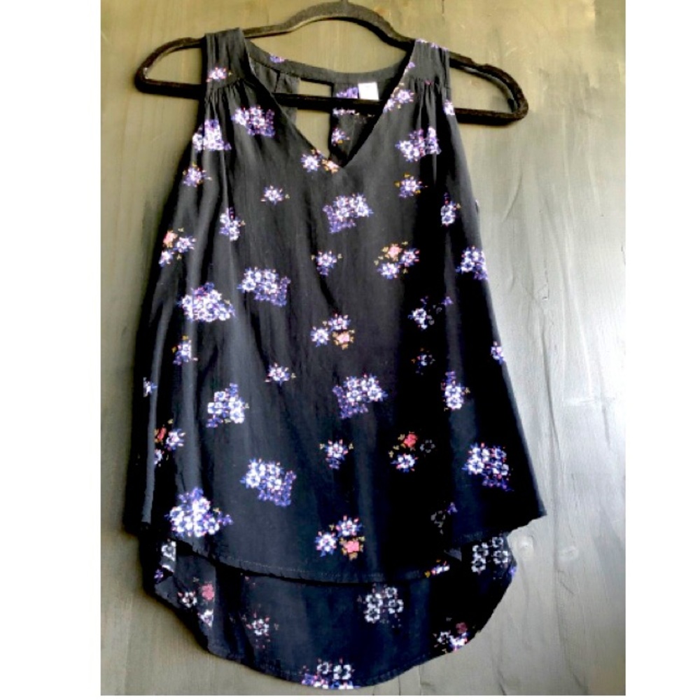 Sleeveless blouse